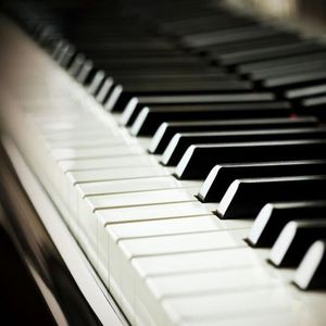 厨房猛烈撞击丝袜人妻
