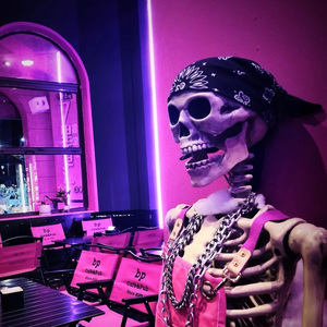 厨房猛烈撞击丝袜人妻
