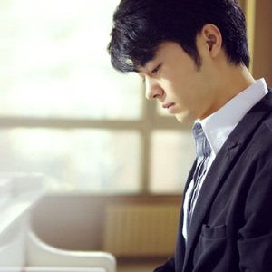 厨房猛烈撞击丝袜人妻
